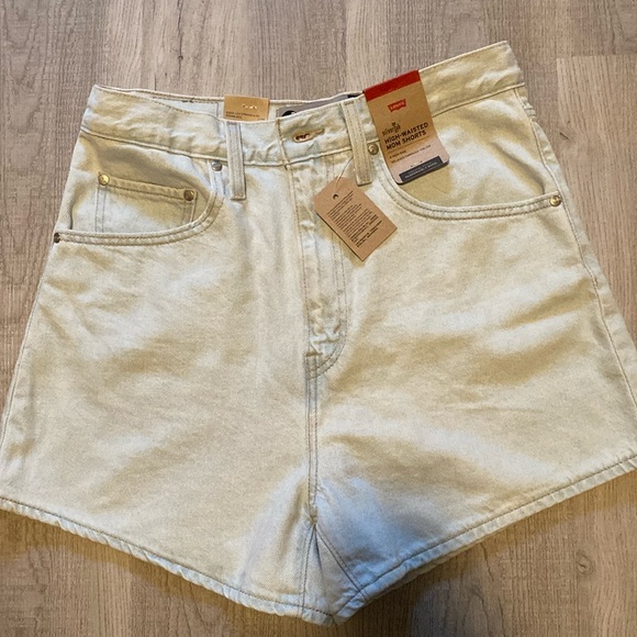 Levi's Pants - NWT Levi’s Silver Tab High-Waisted Mom Shorts